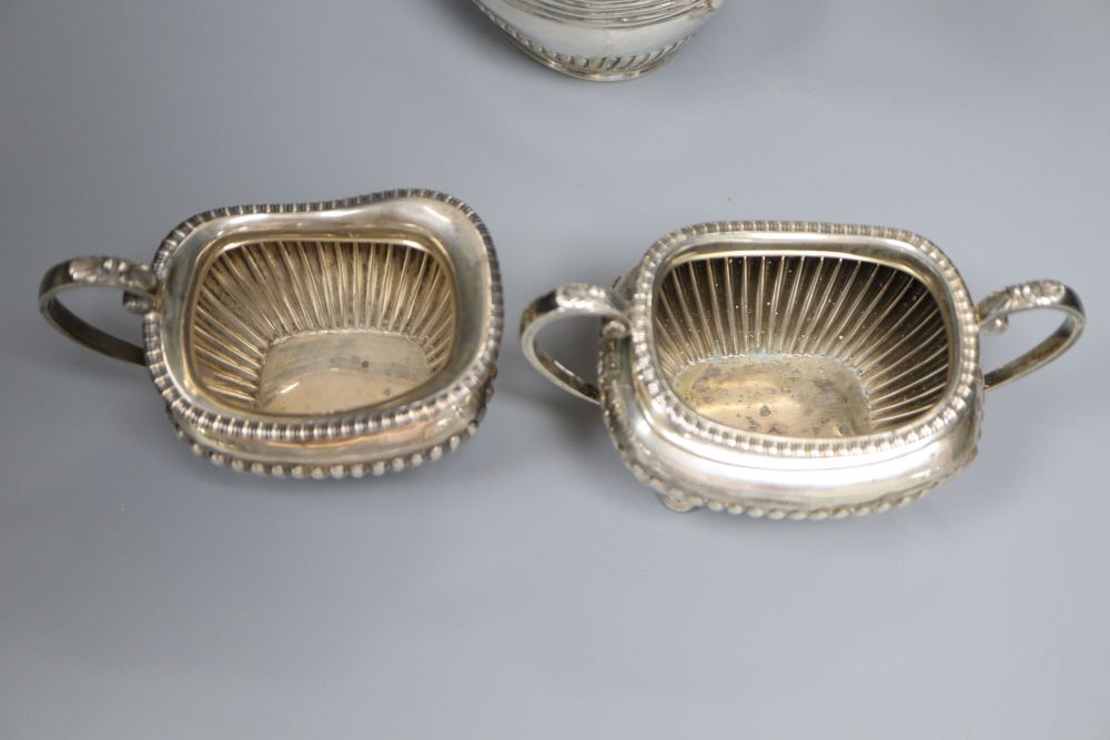 A matched late 19th/early 20th century demi-fluted silver three piece tea set, Sheffield, 1899 & London, 1901, gross 21.5 oz.